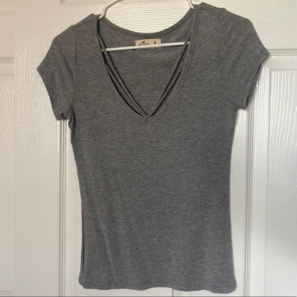 Gray ribbed t shirt with v neck detail